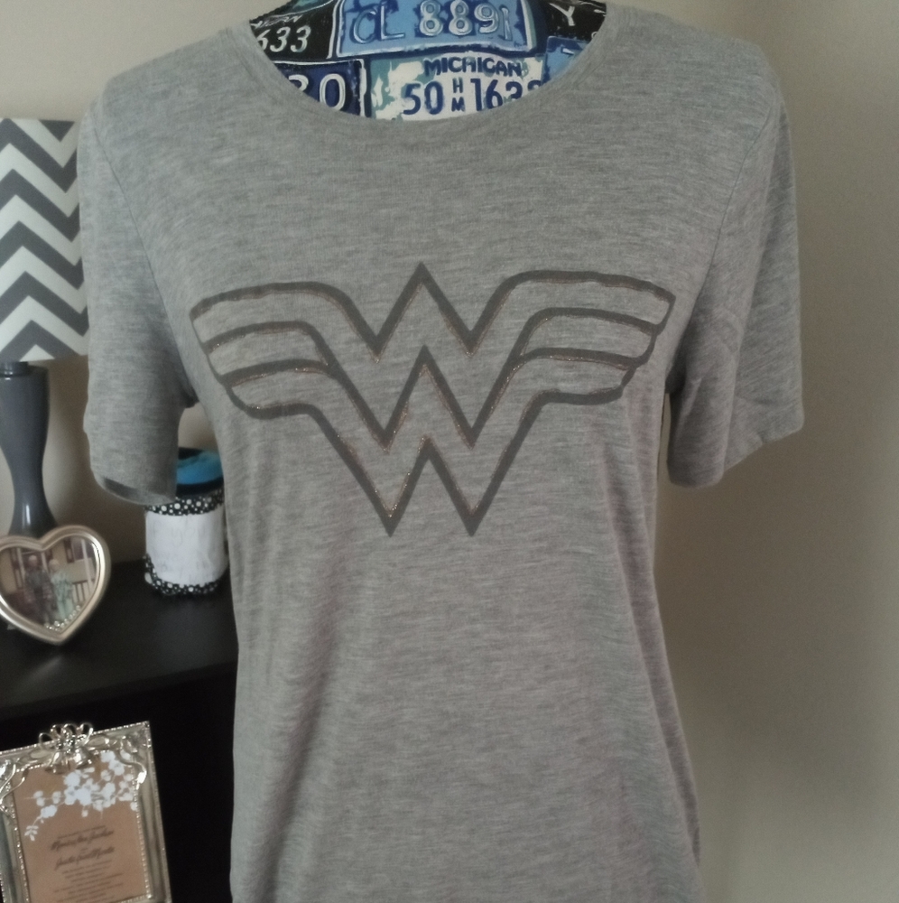 Sold Wonder Woman Graphic Tee Size S